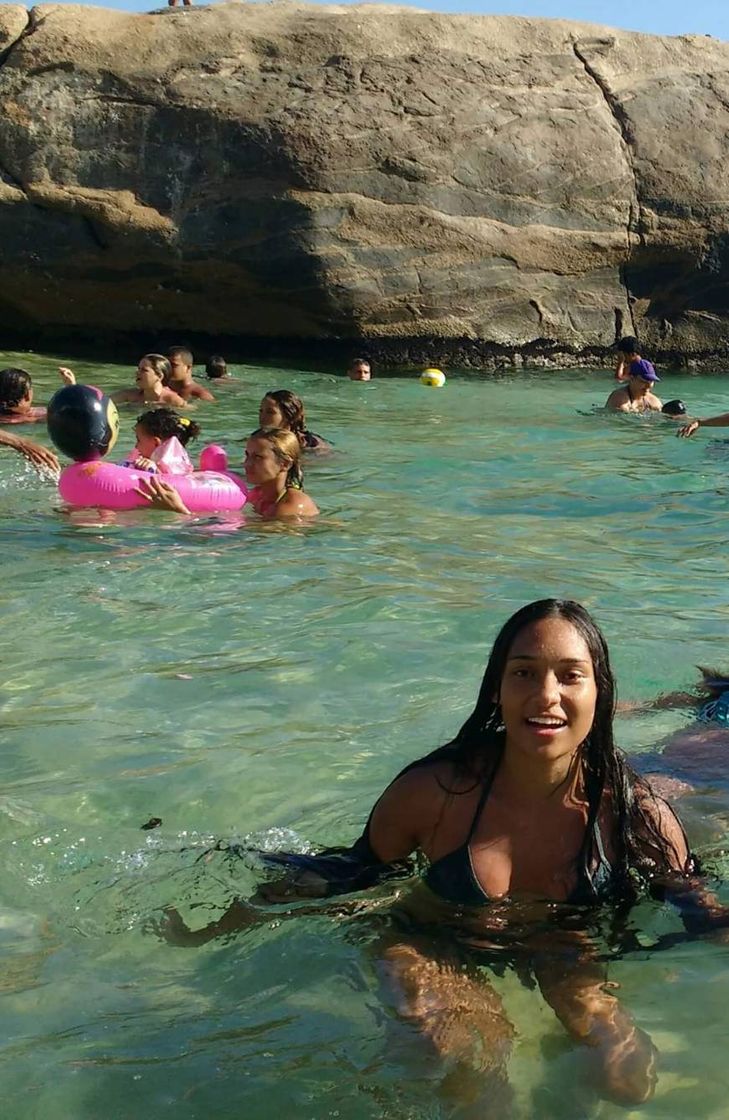 Moda Praia escondida no Rio de Janeiro.