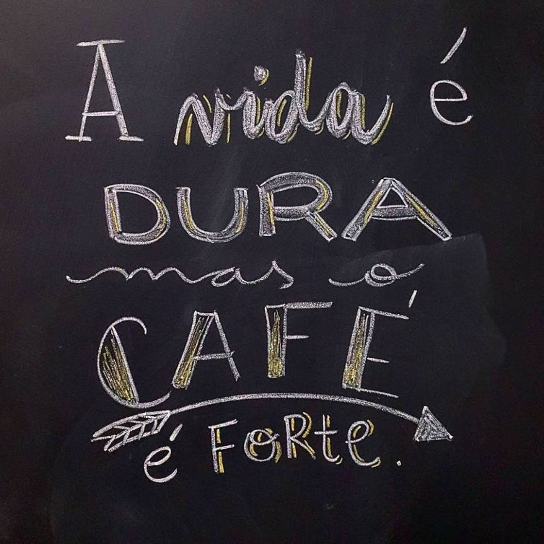 Fashion A vida é dura mas o café é forte ☕