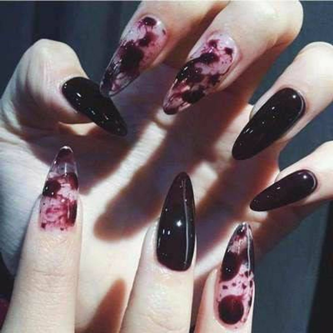 Fashion 🦇 Unhas de vampira 🦇