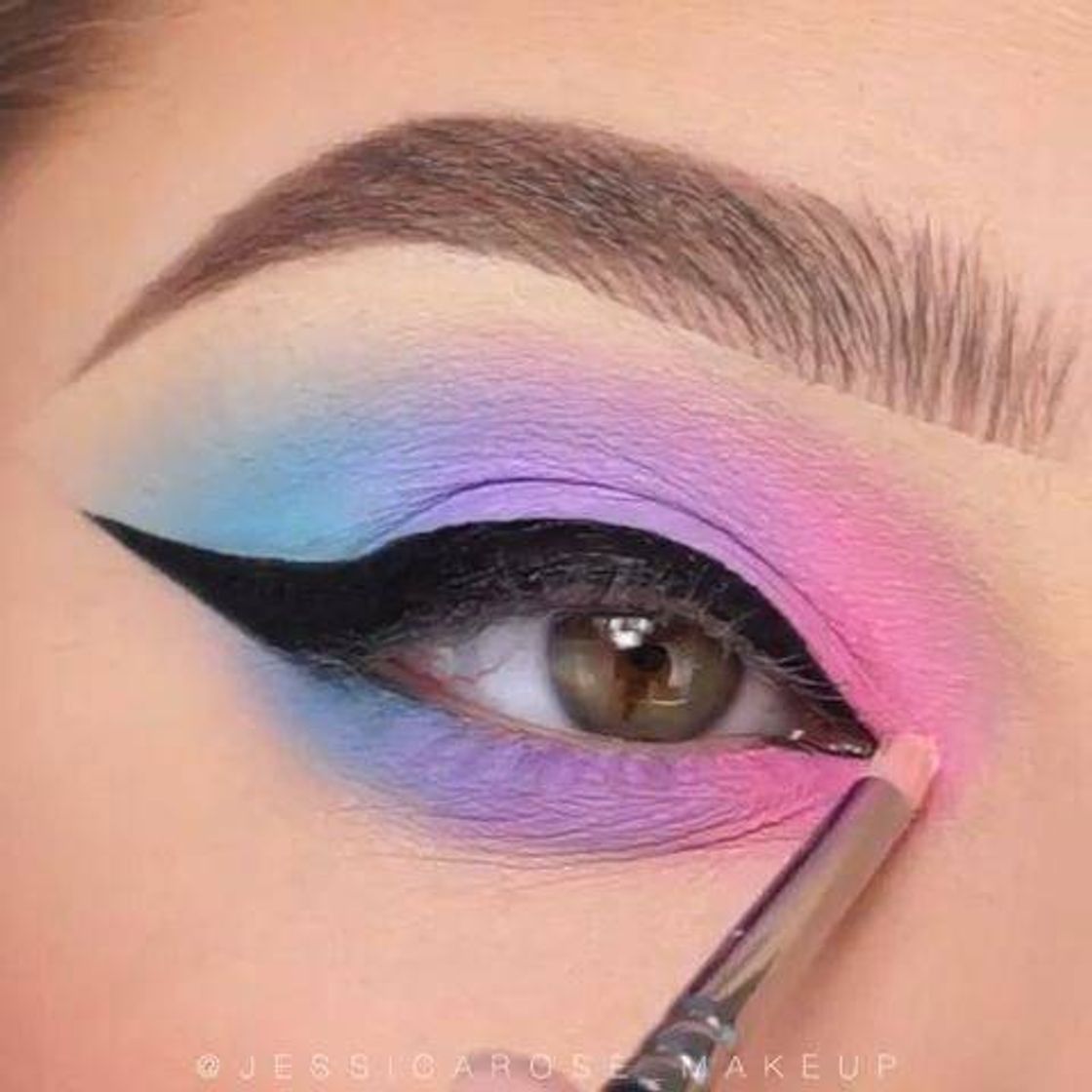 Social Uma make colorida é seu estilo? 