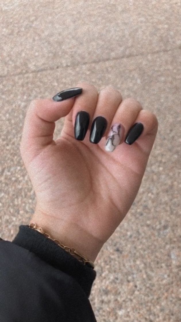 Unhas pretas mármore 