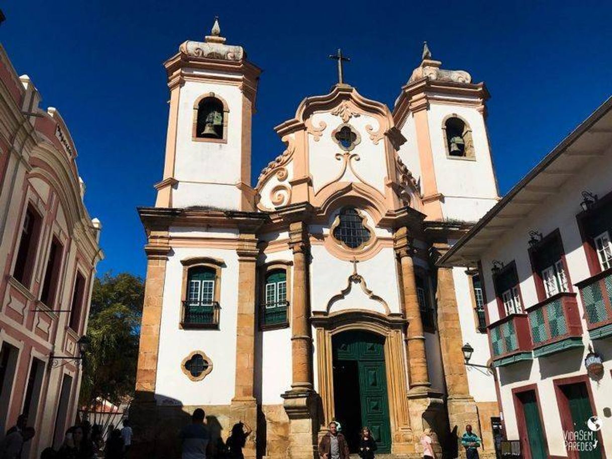 Fashion Ouro Preto mas é colorida ❤️