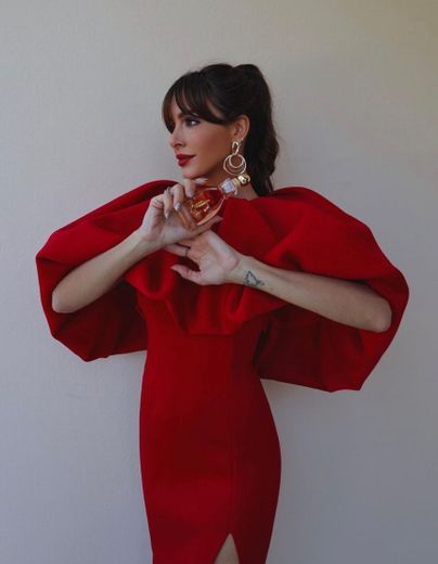 Vestido de tubo midi rojo con detalle abombado 