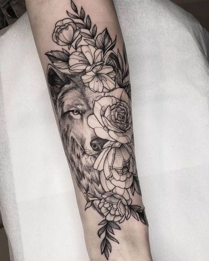 Tatuagem "Lobo floral"