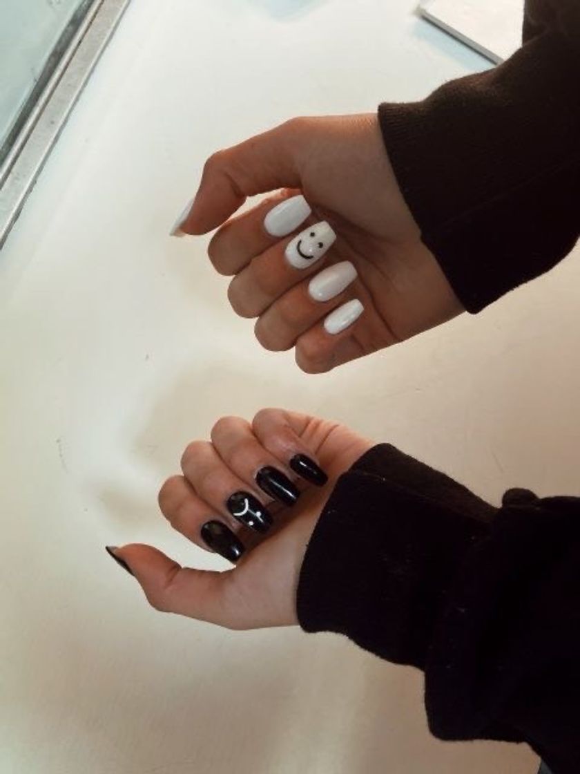 Moda Unhas💅🏻🖤🤍