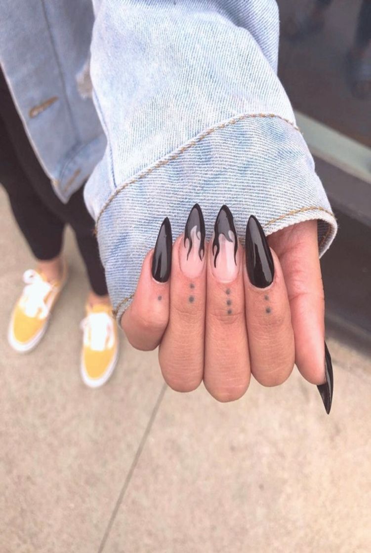 Moda Unhas💅🏻🖤