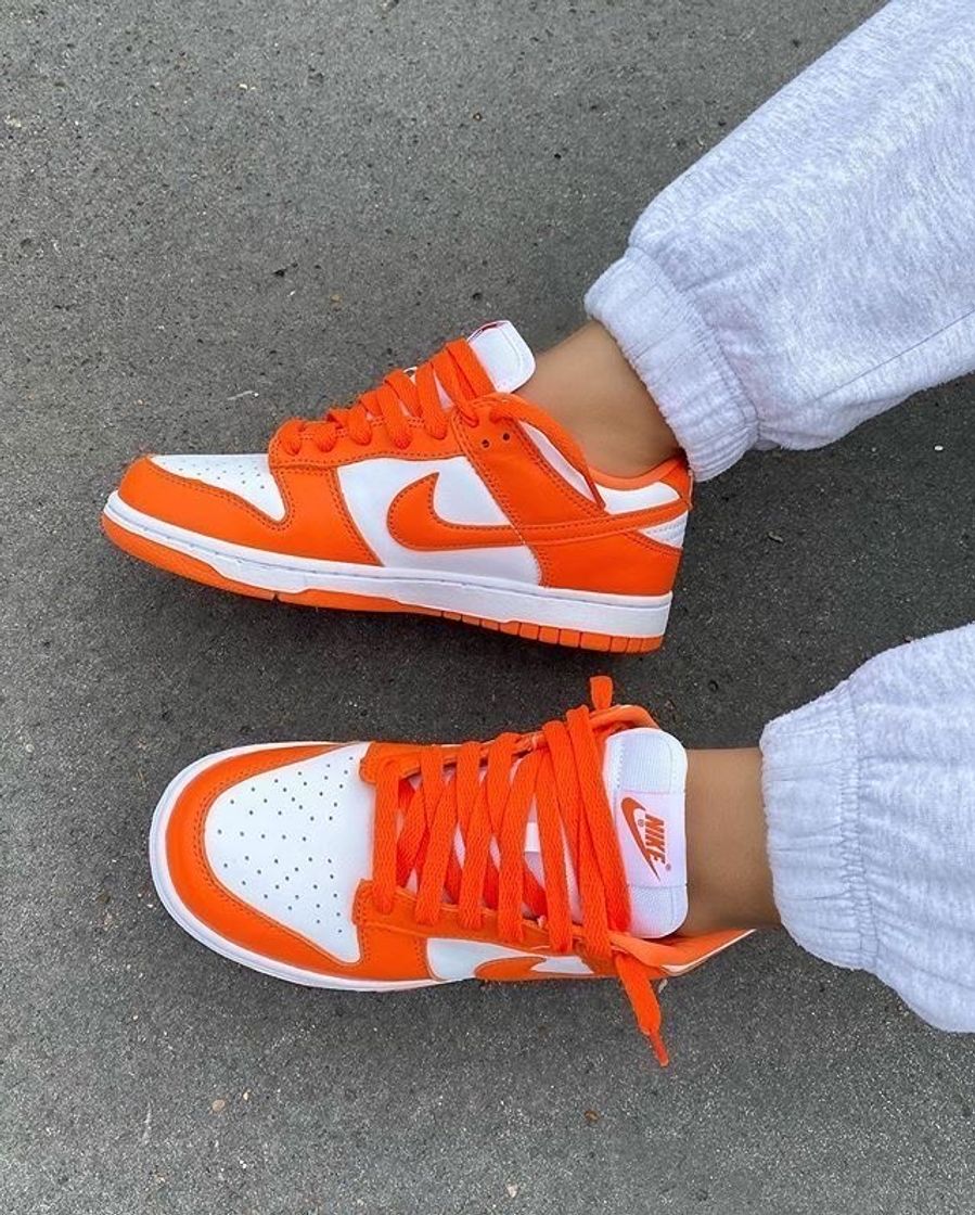 Moda  Nike🤍🧡