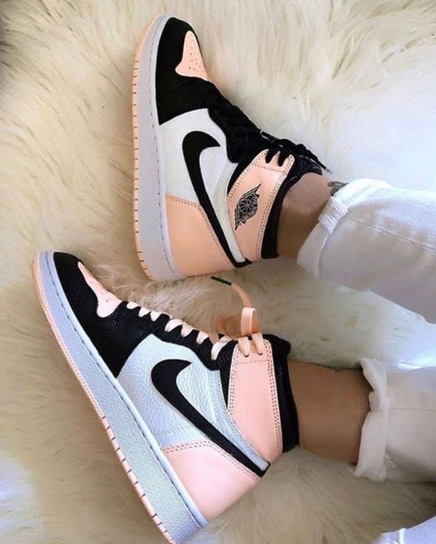 Moda Nike 🤍🖤💗