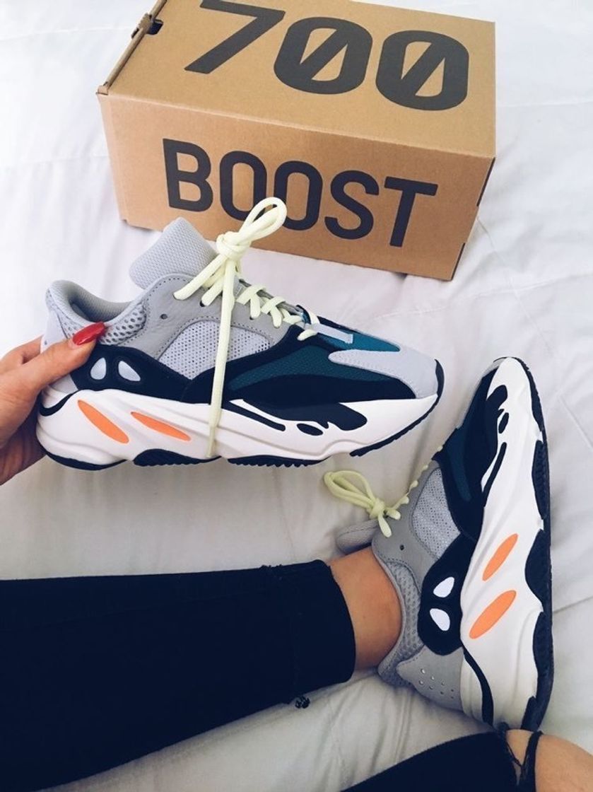 Social Adidas Yezzy Boost 700