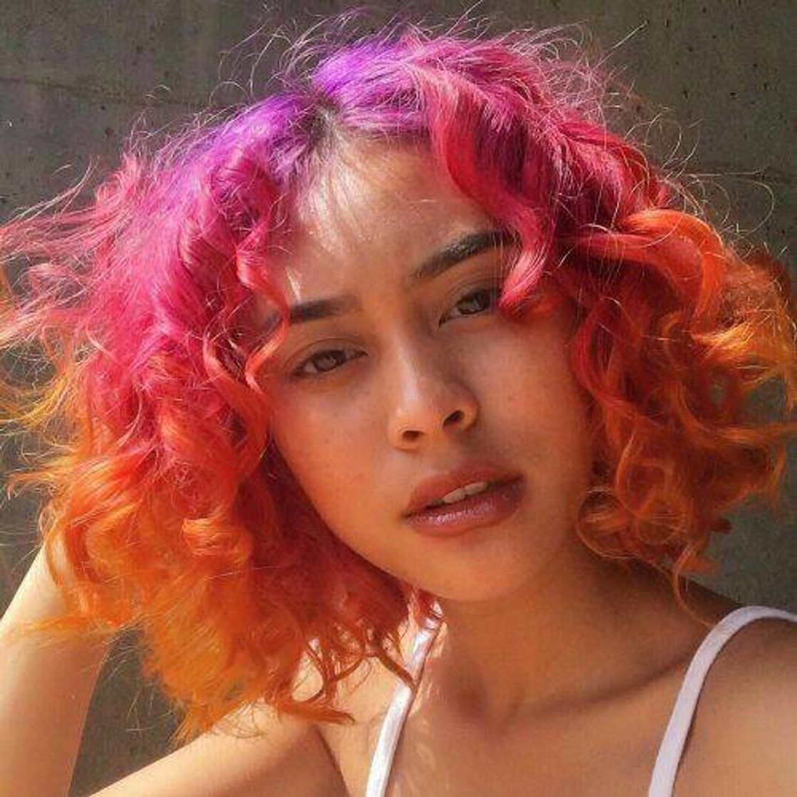 Moda Cabelo colorido curto tons rosa e laranja 