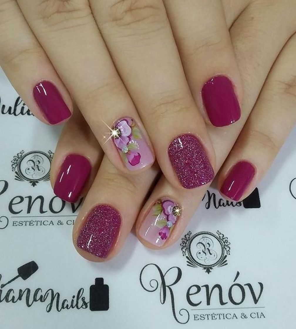 Fashion Unhas decoradas com esmalte roxo