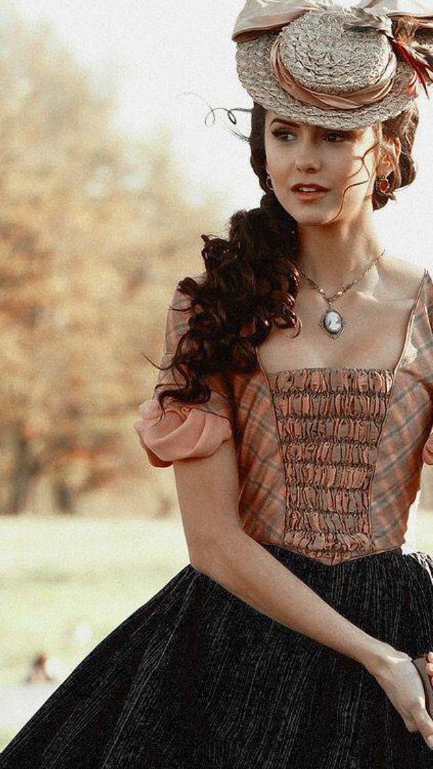 Fashion 🖤 Katherine Petrova🖤