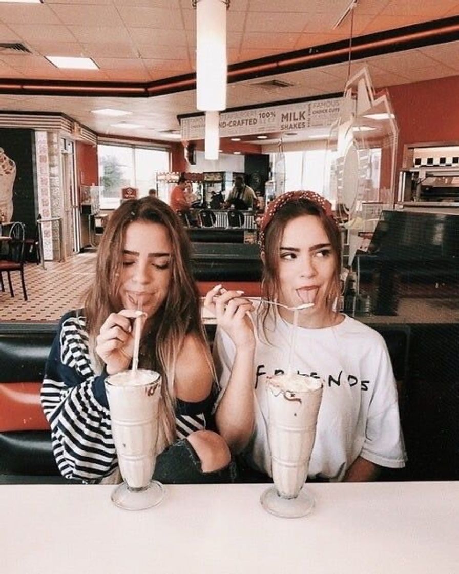 Moda Tomando um shake com a friend 