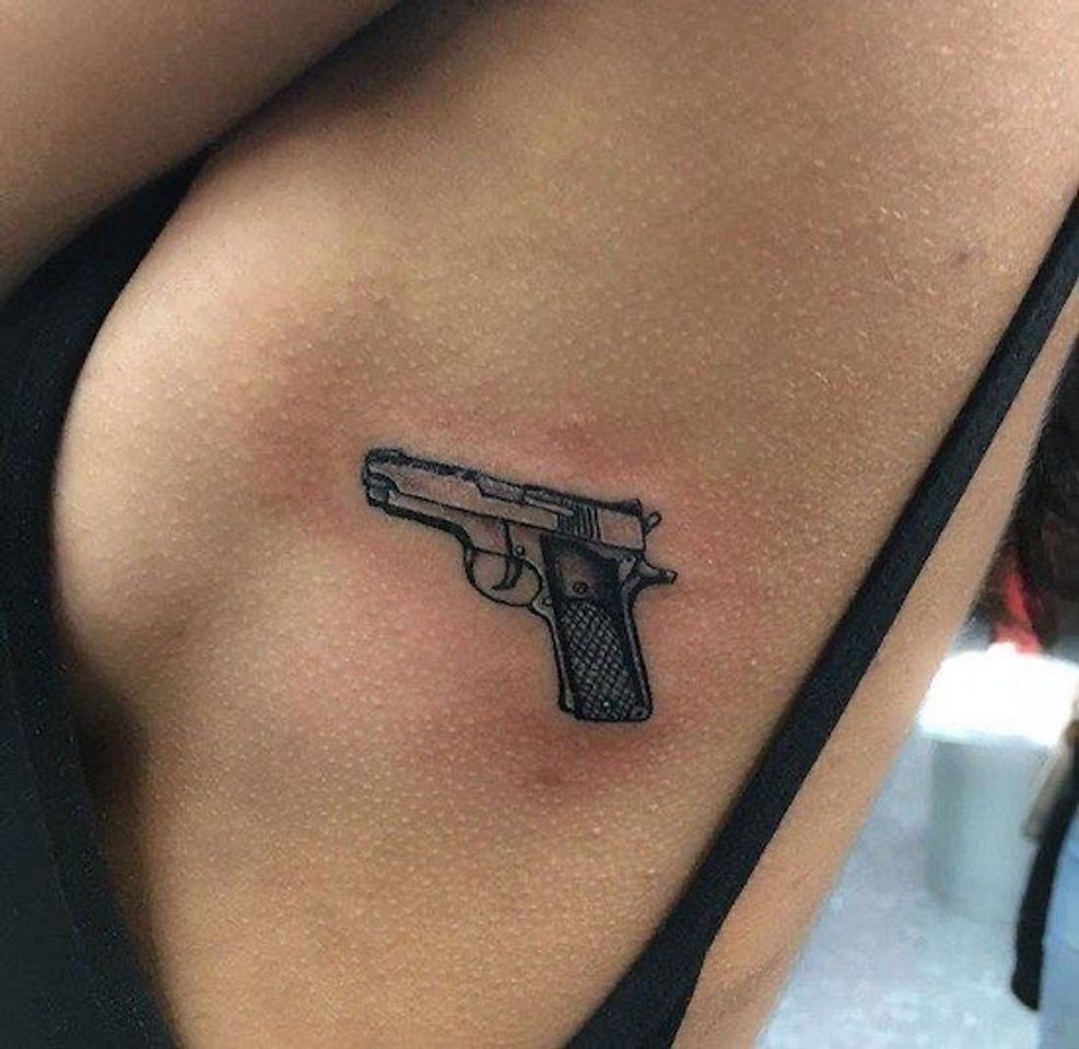 Fashion tatuagem de arma