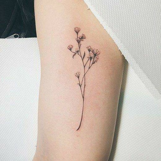 Tattoo floral delicada 