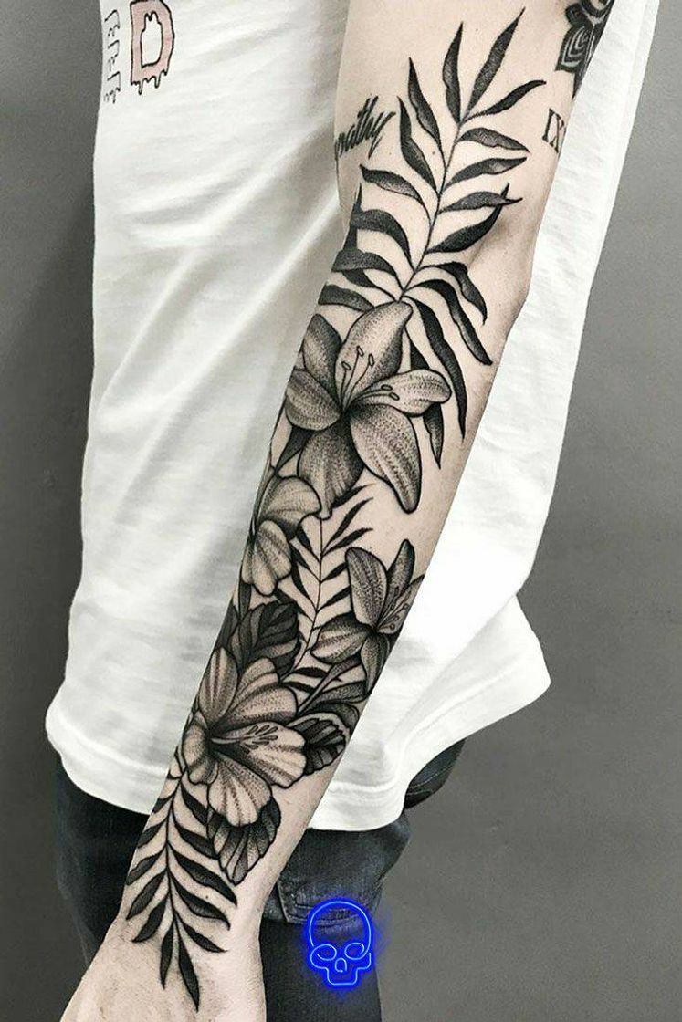 Moda Tattoo floral blackwork