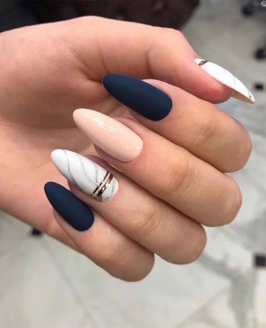 Moda Nails 