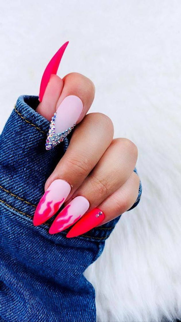 Moda Pink nail