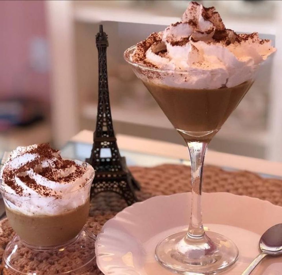 Moda Mousse de capuccino com chantilly e Cacau