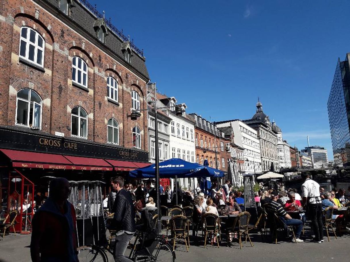 Place Danhostel Aarhus City // Hallo Café