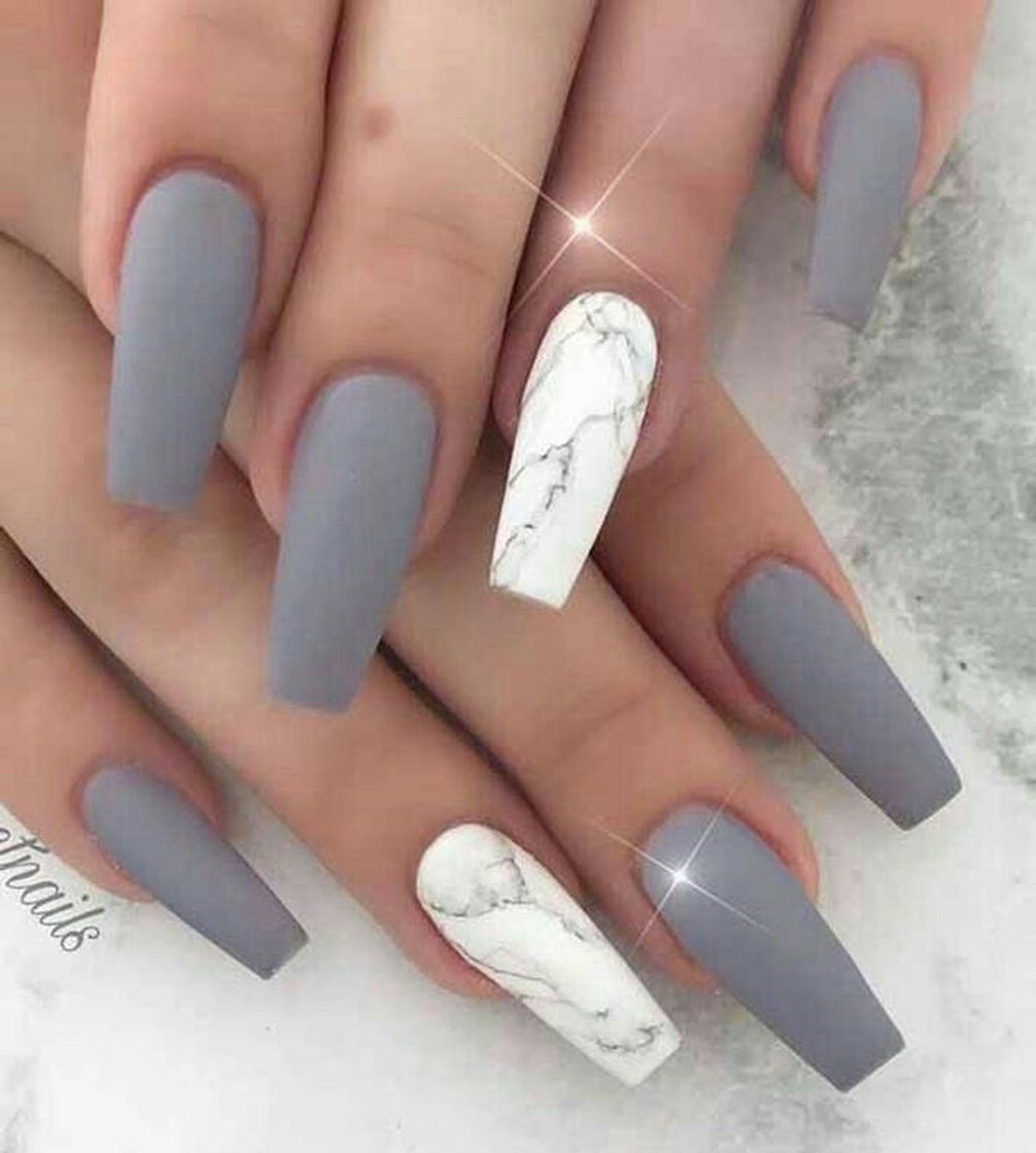 Moda Unhas cinzas aesthetic