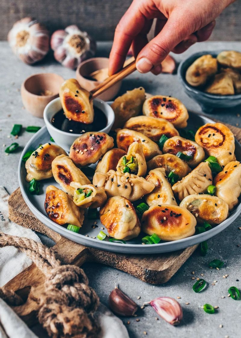 Moda Vegetable Dumplings (Vegan Gyoza / Potstickers) - Bianca Zapatka ...