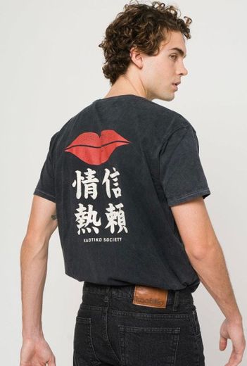 Camiseta Kaotiko Tie-Dye Lips Japan Negra – camisetas – hombre