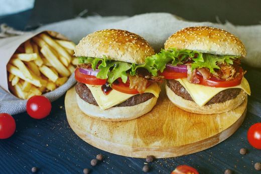 hambúrguer  com fritas 