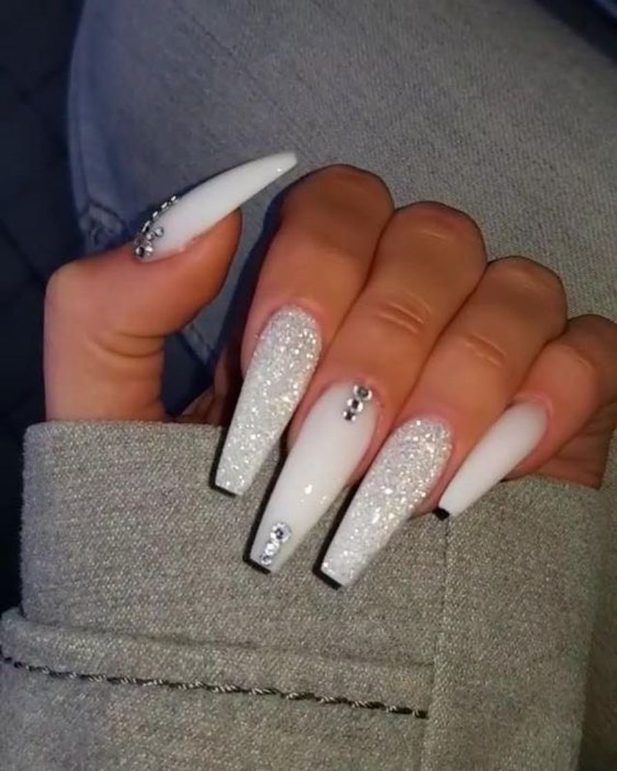 Moda White nails 🤍