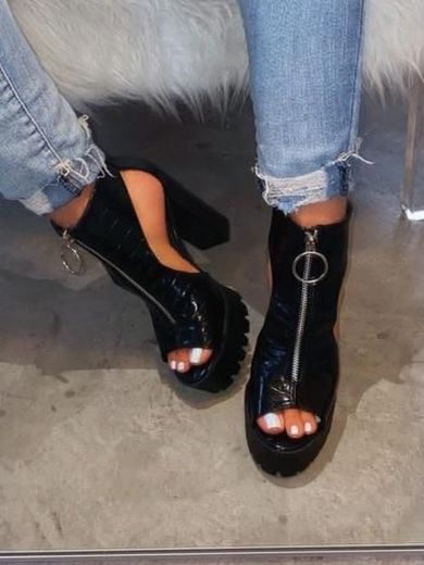 Black shoe 🖤🥂