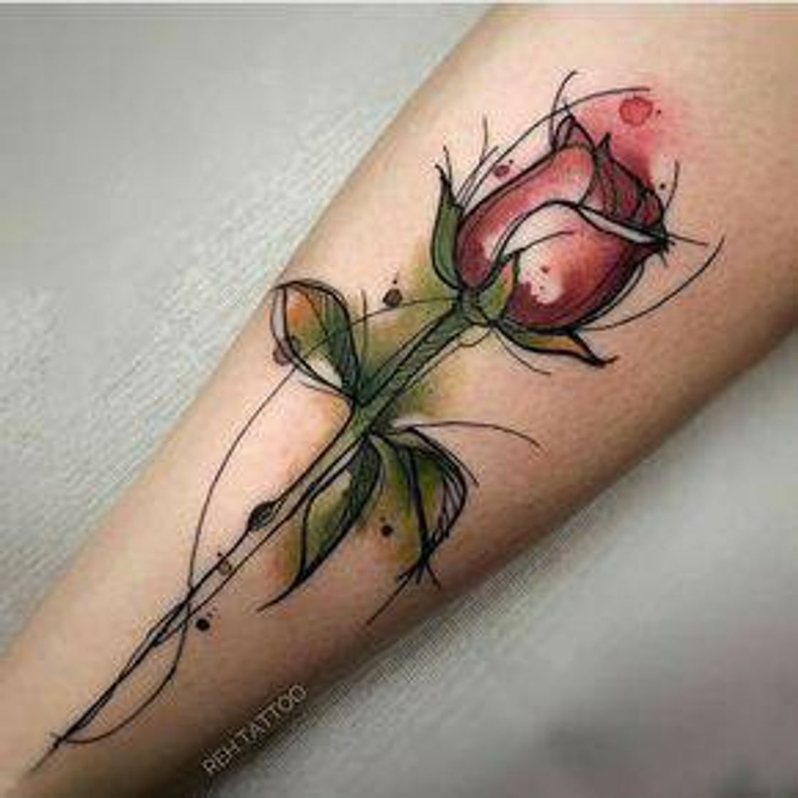 Fashion Tatuagem de Rosa no braço 