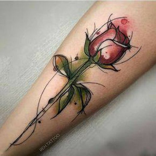 Tatuagem de Rosa no braço 