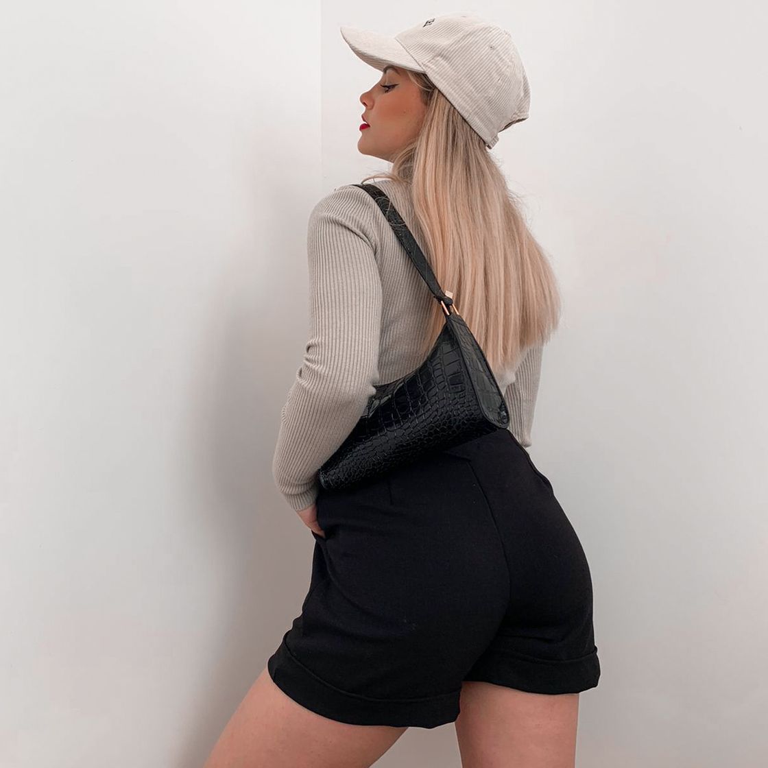 Pose 1
