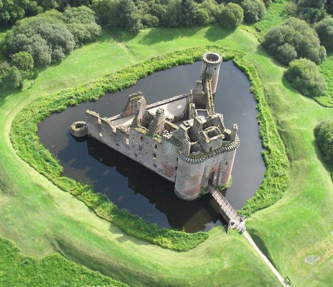 Places Caerlaverock Castle