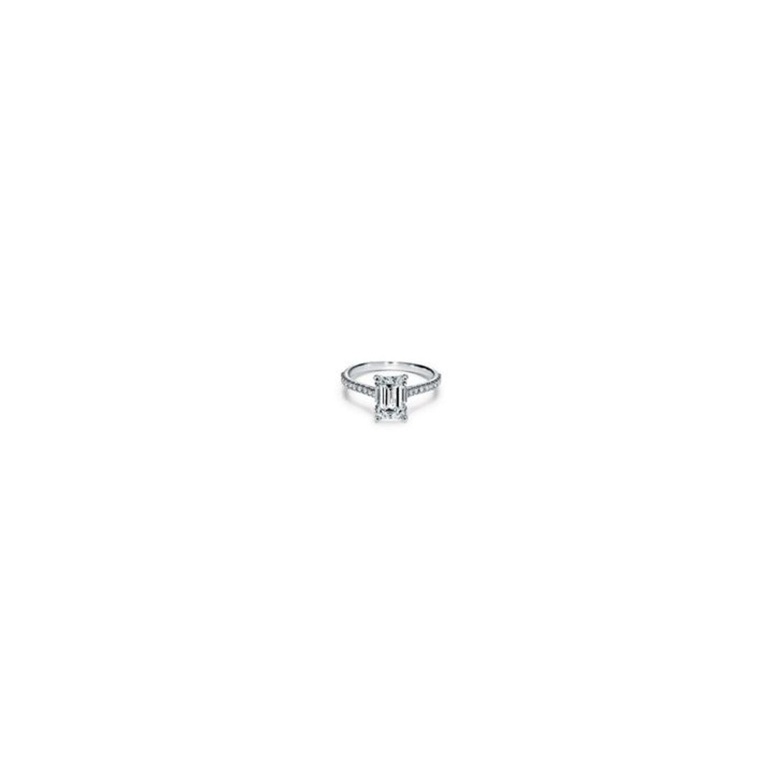 Producto Tiffany Novo® Emerald-cut Engagement Ring 