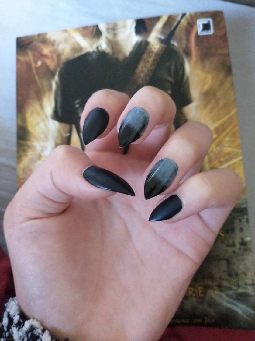 Fashion Esmalte preto com cinza degradê 💕 