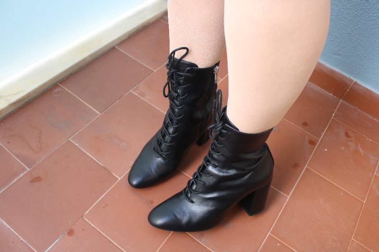 Fashion Botins com tacão e cordões 