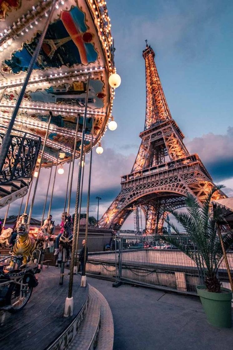 Place Carrusel de la Torre Eiffel