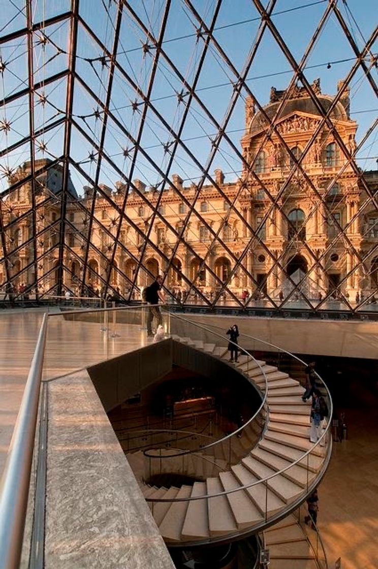 Place Museo del Louvre