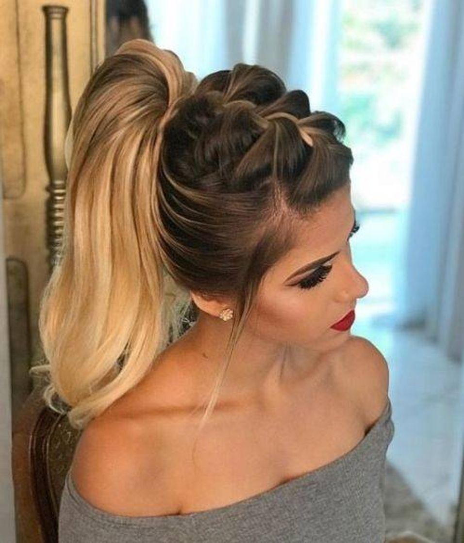 Fashion Aquele penteado despojado pra vc ir na festa da semana❤