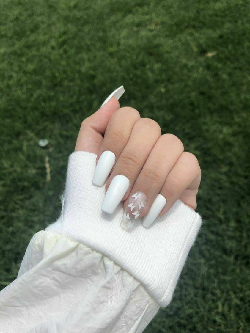 Moda White nails