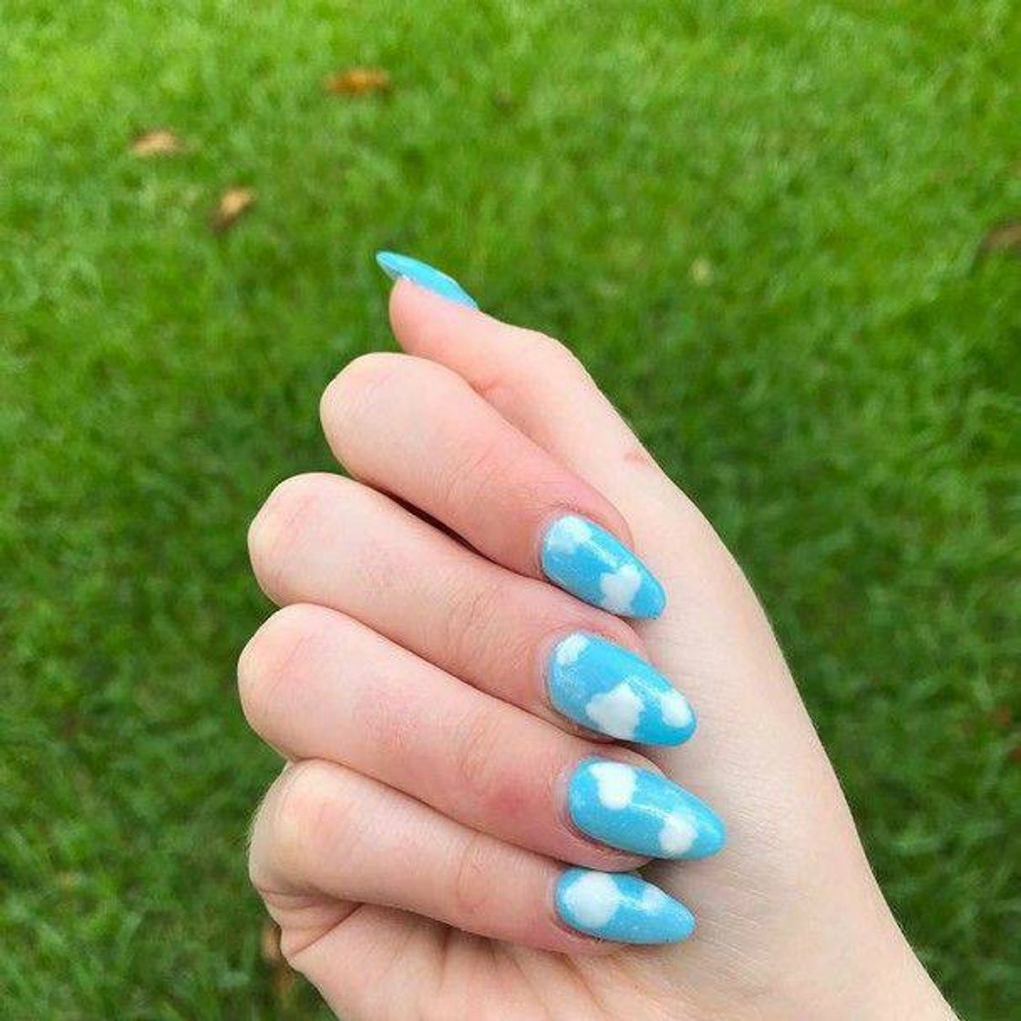 Moda Unhas de nuvem ☁️💙 tendência!