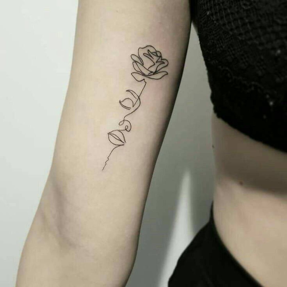 Moda Tatuagem de flôr🌹