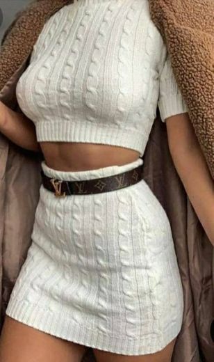 Conjunto Branco com sobretudo 