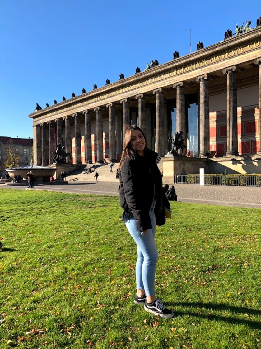 Place Granitschale im Lustgarten