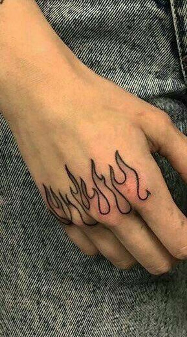 Moda Tattoo fire in hand 