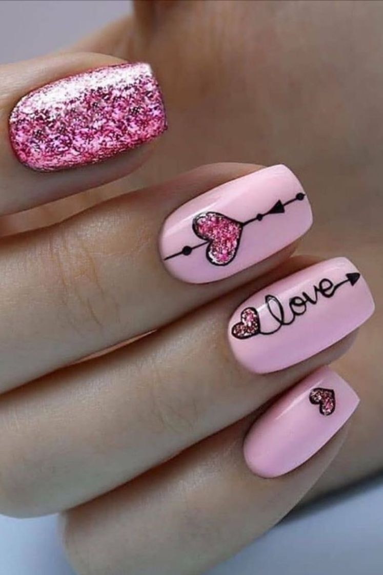 Social Olhem essas unhas perfeita com uma decoração bem romântica 