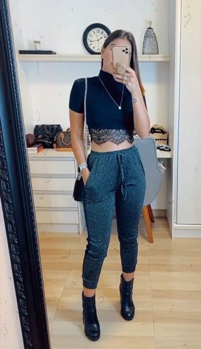 Social Cropped de renda de baixo de um cropped normal