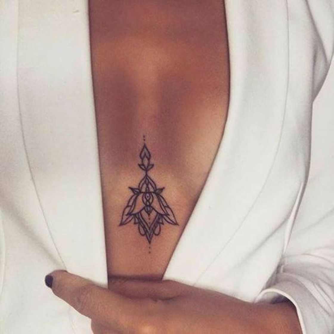 Fashion tattoos in the middle of the breasts 😍