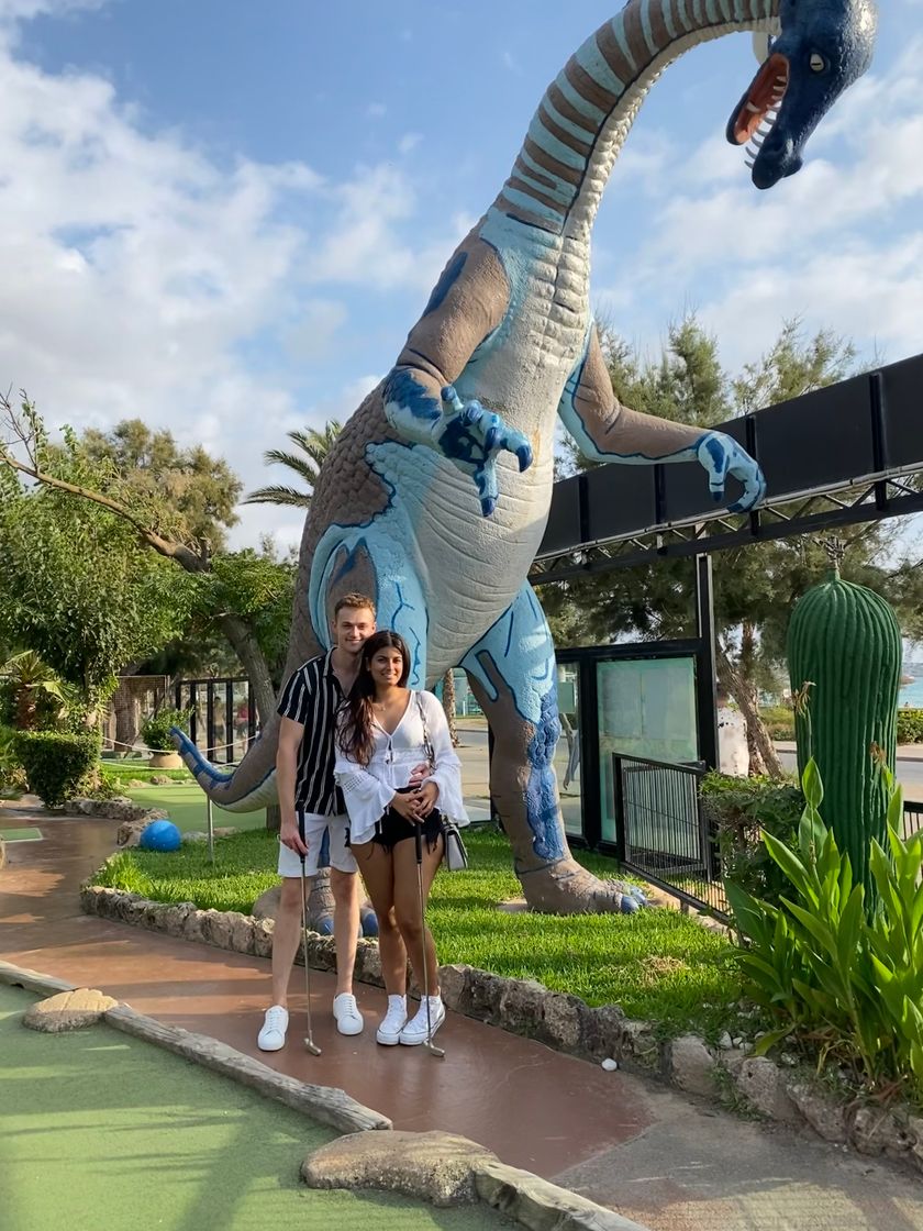 Lugares Dino Minigolf